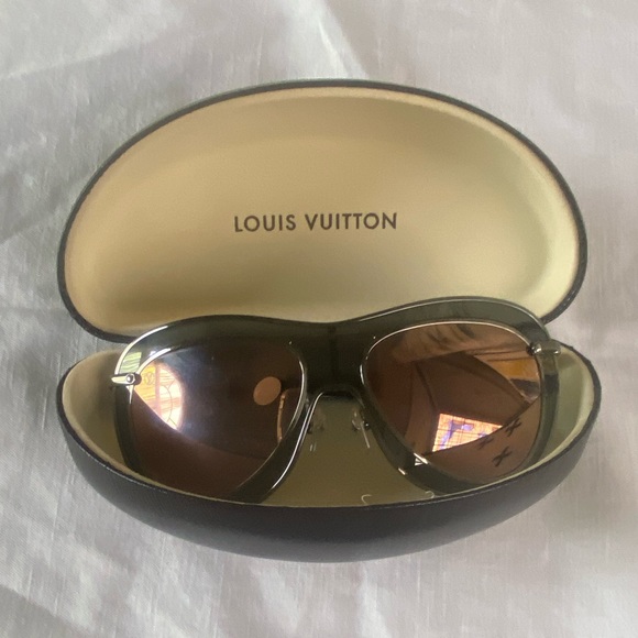 Louis Vuitton Aviator Sunglasses Women - Picture 1 of 6